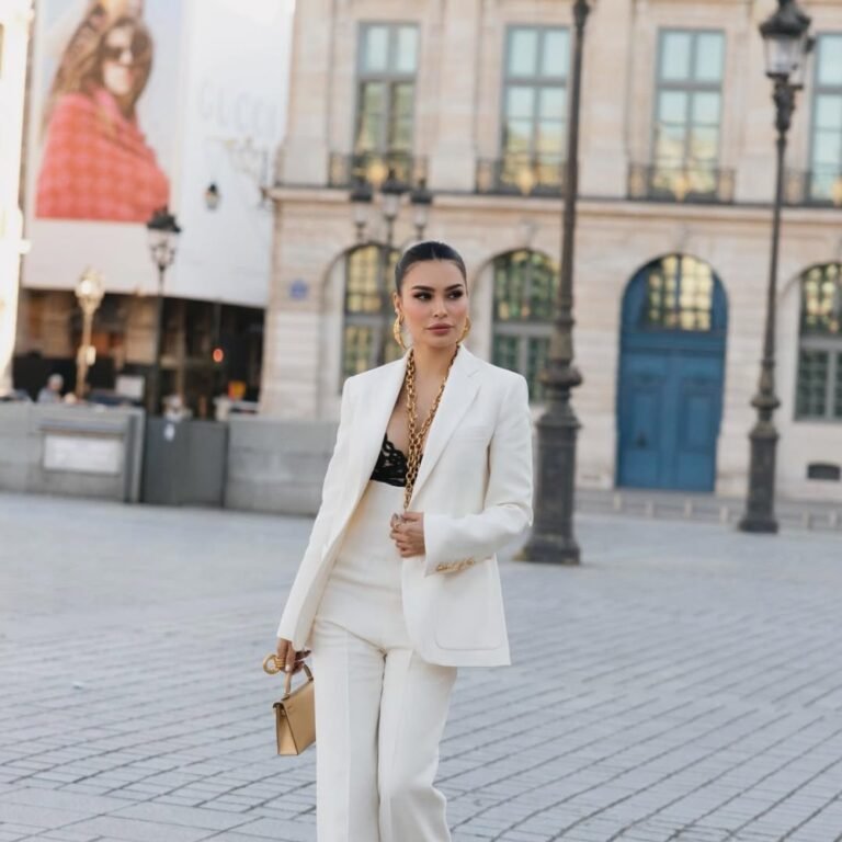 مريم الأبيض بصيحة البدلة من schiaparelli1404144253